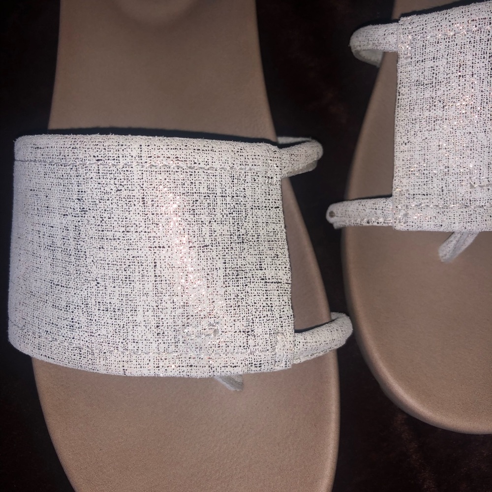 NWOT Donald J. Pliner “Tiso” Sandals - Picture 4 of 4